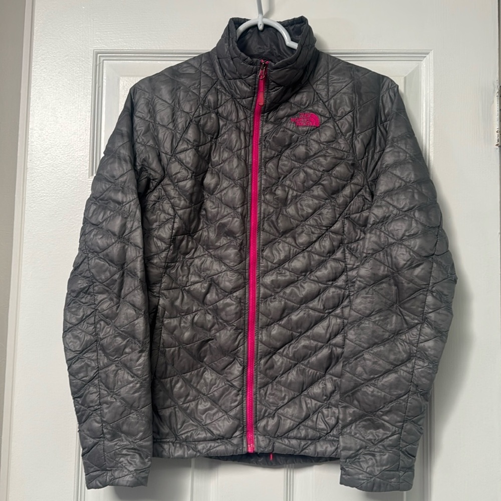 The North Face Woman’s lightweight Insulated Puffer Jacket Gray size extra Small